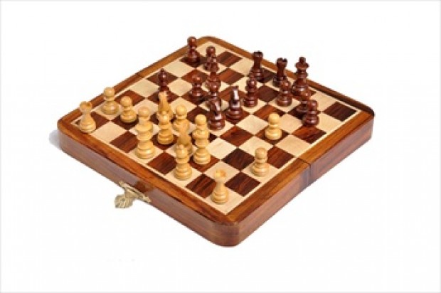 wooden magnetic chess set