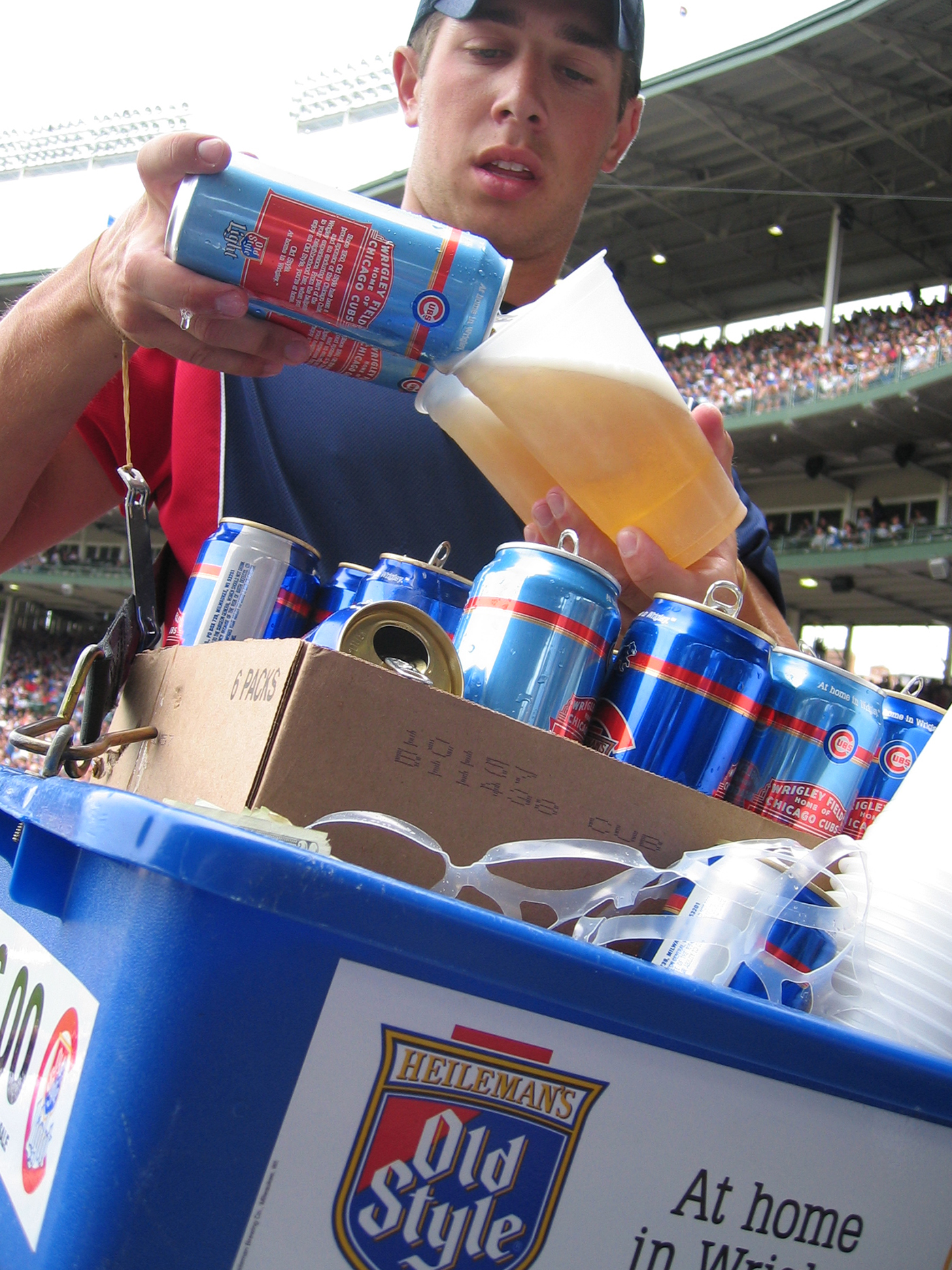 Old Style, the official beer of the Cubs | Photo: via Morguefile under the Morguefile License